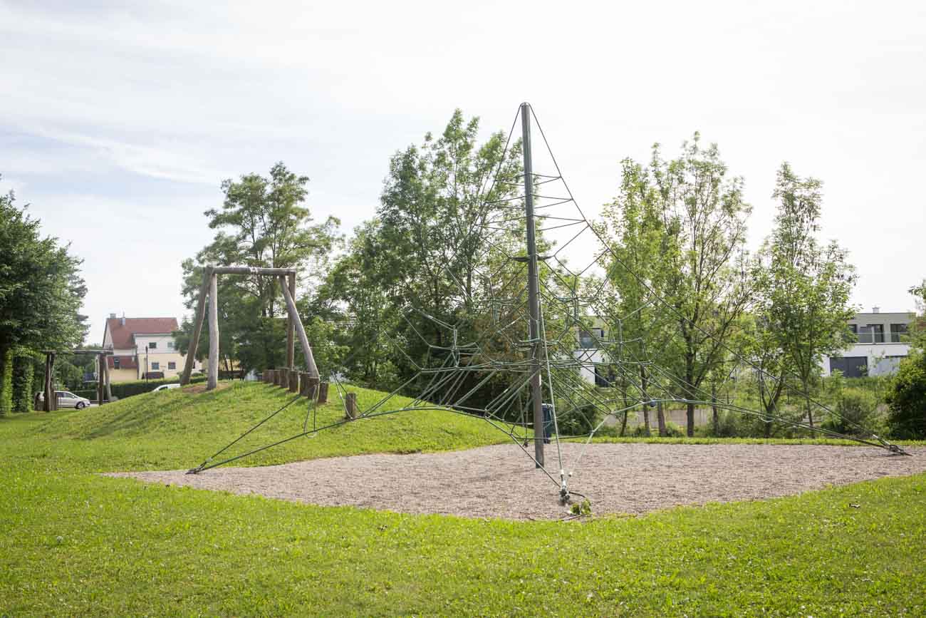 &Ouml;ffentlicher Naturspielplatz beim Teich in Bodensdorf bei Wieselburg